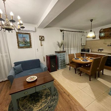 דירות אלבה לוליה Apartament Yannis מראה חיצוני תמונה