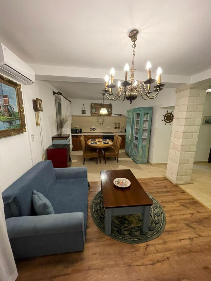 דירות אלבה לוליה Apartament Yannis מראה חיצוני תמונה
