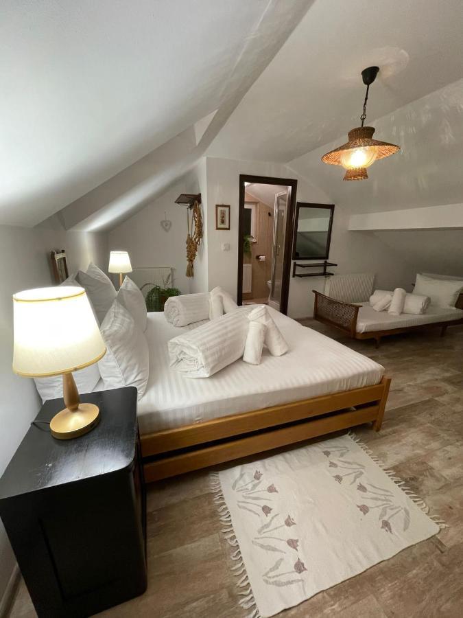 דירות אלבה לוליה Apartament Yannis מראה חיצוני תמונה