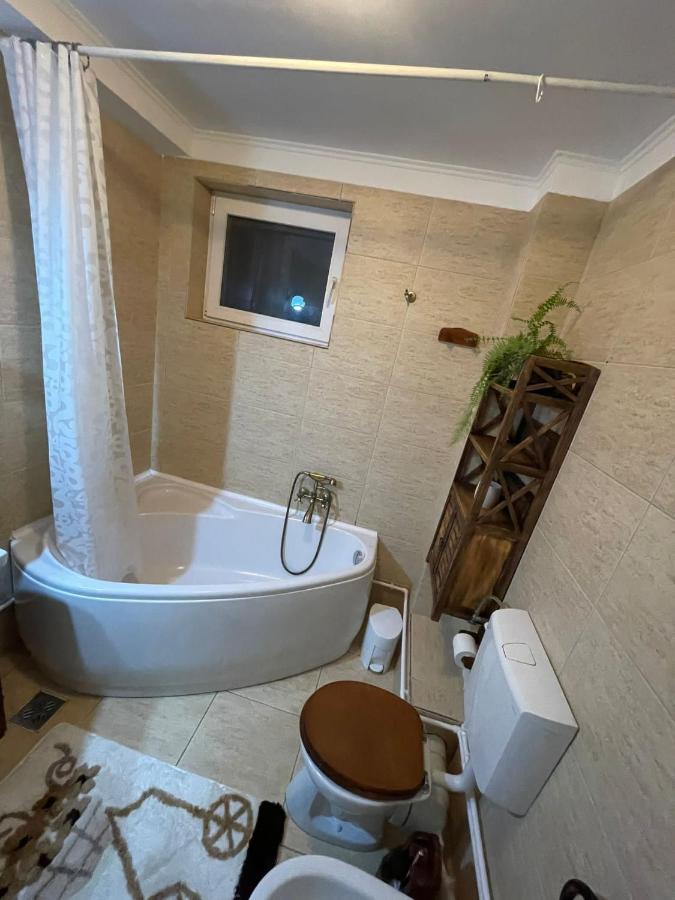 דירות אלבה לוליה Apartament Yannis מראה חיצוני תמונה